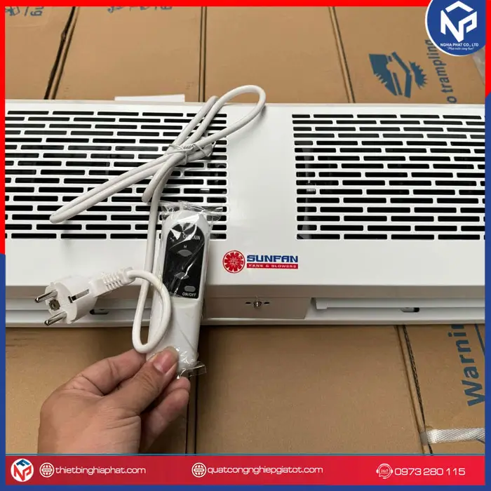 Quạt cắt gió Sunfan FM1509A-K/Y Quạt cắt gió Sunfan có điều khiển tiện lợi