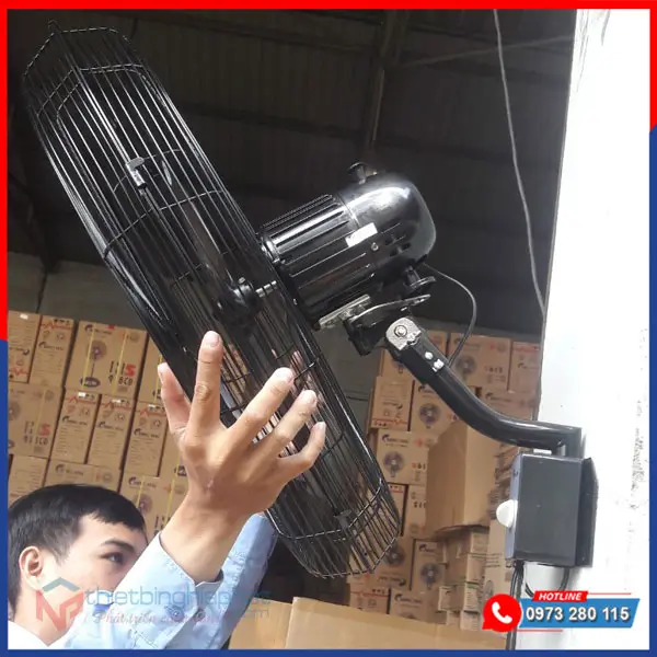 Quạt treo tường công nghiệp Chinghai W243Đ sải cánh 600mm Quạt treo tường công nghiệp Chinghai